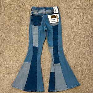 Women’s Wrangler Patchwork Lainey Wilson Flare Jeans 25x32